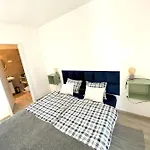 Apartament 001 *