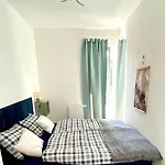 Apartament 001 *