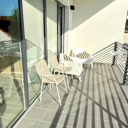 001 Apartman